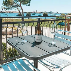 Seafront Умаг