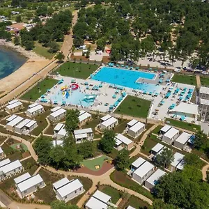  Camping Adriamar Mobile Homes In Park