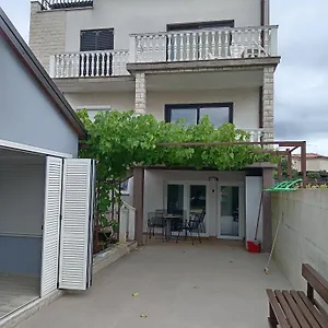 Lili Apartman